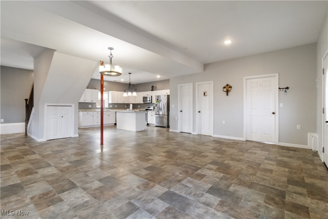 Anna M Shry Tr - Residential