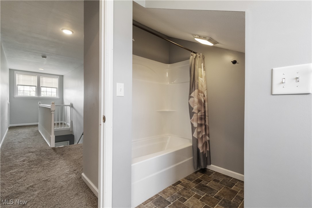 Anna M Shry Tr - Residential