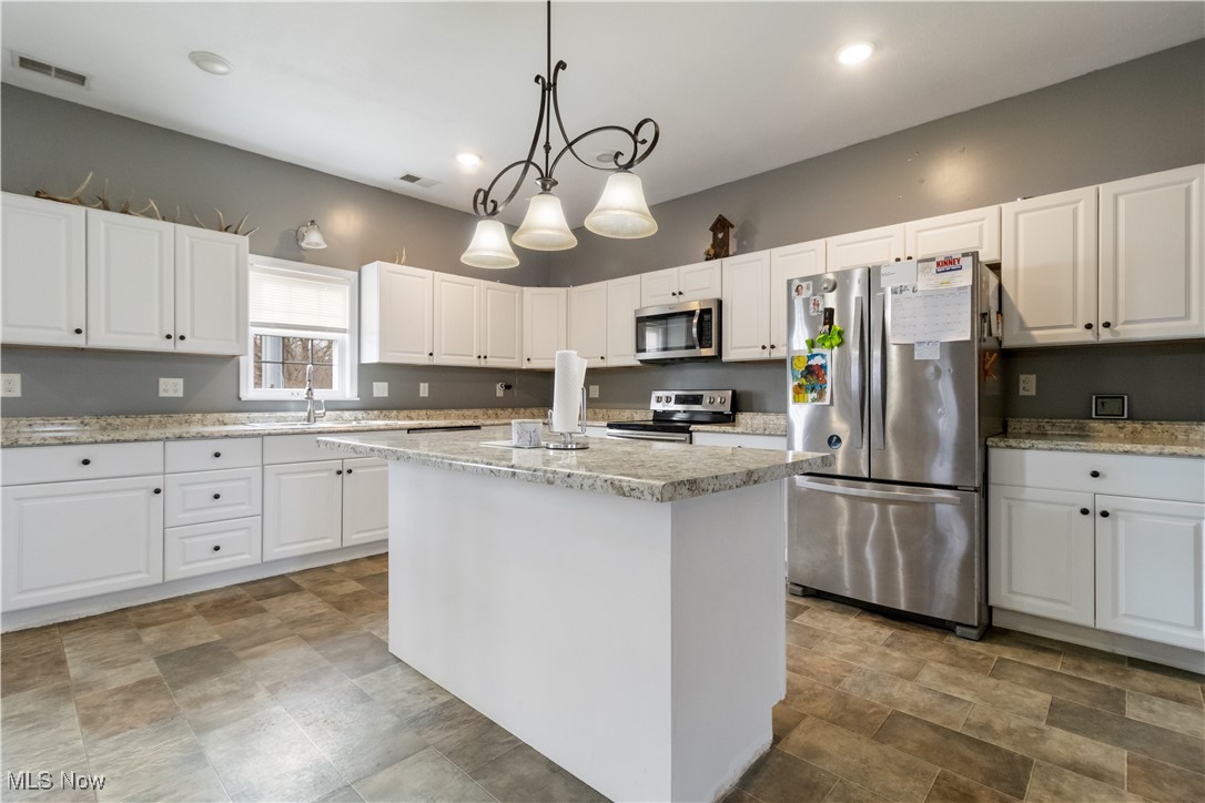 Anna M Shry Tr - Residential