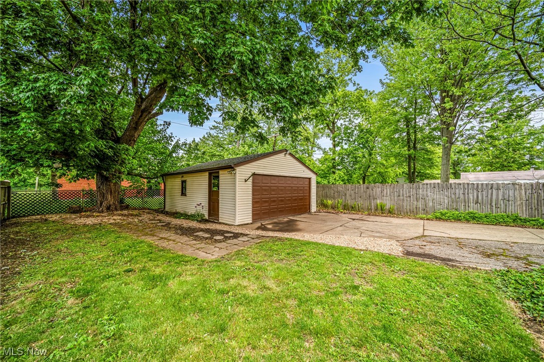5052 Forest Road, Mentor, Ohio image 10