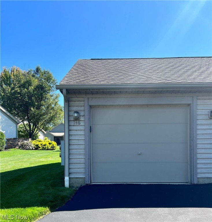 Separate single bay garage being sold that measures approximately 13x21. Great storage for an extra vehicle, fishing boat, other lake equipment or just extra overflow storage! They are no longer building these garages in the Back Bay/Arrowhead Condo area.