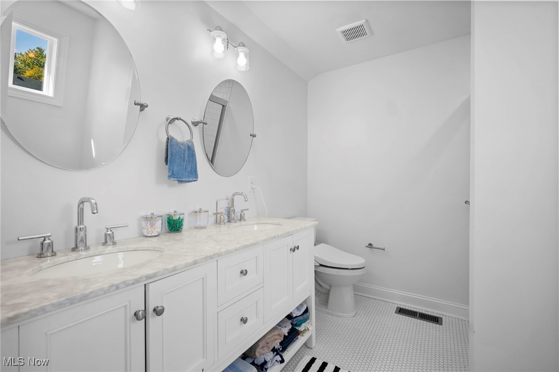 Lakewood, Ohio 44107, United States, 4 Bedrooms Bedrooms, ,4 BathroomsBathrooms,Residential,Active,222073