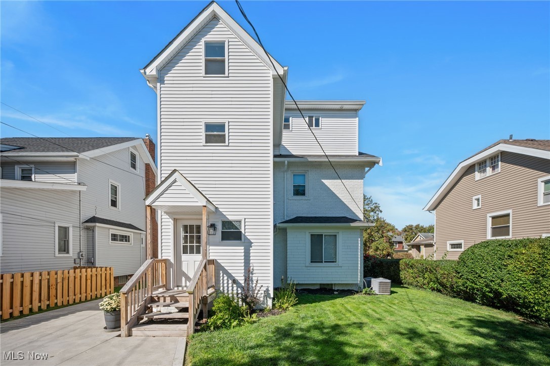 Lakewood, Ohio 44107, United States, 4 Bedrooms Bedrooms, ,4 BathroomsBathrooms,Residential,Active,222073