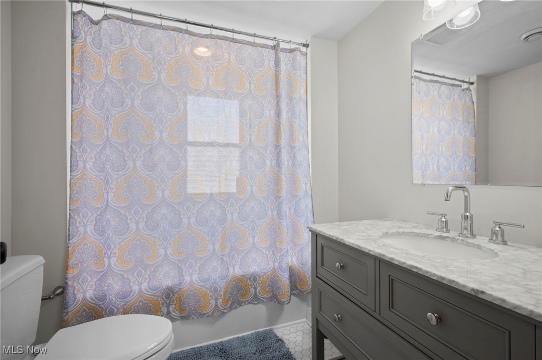 Lakewood, Ohio 44107, United States, 4 Bedrooms Bedrooms, ,4 BathroomsBathrooms,Residential,Active,222073