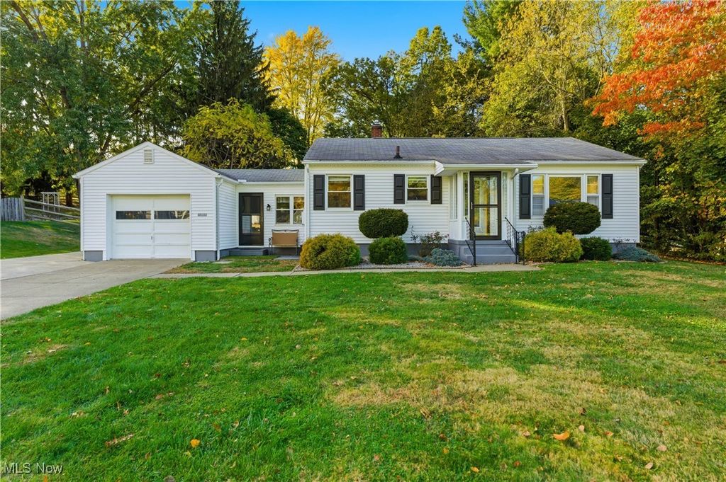 Photo of 12855 Redwood Avenue NW, Uniontown, OH 44685 (MLS # 5168061)