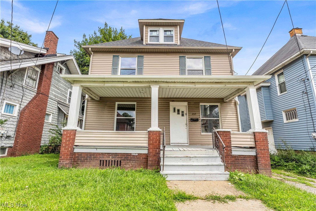 204 Broad Ave NW, Canton - Spacious 4-bed 1.5-bath single-family home! //
$ 1300 rent / $ 1300 deposit //
$55 application fee per adult //
1-2 pets OK in this unit. After application pre-approval, a PetScreening is required for any animals to proceed with one of our properties; a PetScreening affidavit is still required if you have no pets. (Some breed restrictions apply per HUD guidelines). //
NO SMOKING //
1 time $169 non-refundable set up fee paid at lease signing //
$35/month required resident benefit package; can include personal property/liability insurance for an additional $10/month for $45/month total. //
After application Pre-Approval 1 applicant per household application is required to fill out a PetScreening application, before being about to proceed with placing a Reservation Fee for one of our properties. You will receive a pre-approval for your application and in order to proceed, the PetScreening is required. Even if you have NO pets - this application must be filled out. One time, non-refundable pet fee of $250-600 per animal applies to all pets & must be paid before or when you pay your first month rent. (No fee for qualified assistance animals). //
Our application is processed through secure site: Findigs, and they require ID and income verification. Without this, your application will not be processed. They offer 24/7 chat support on their application directly if you have any questions. //
BEDROOMS:4 //
BATHROOMS:1.5 //
APPLIANCES PROVIDED: Fridge and stove //
UTILITIES / RESIDENT RESPONSIBILITY: Residents are responsible for all utilities including: water/sewer/trash, gas & electric and are responsible to maintain lawn care maintenance & snow removal. //
Serious inquiries only.