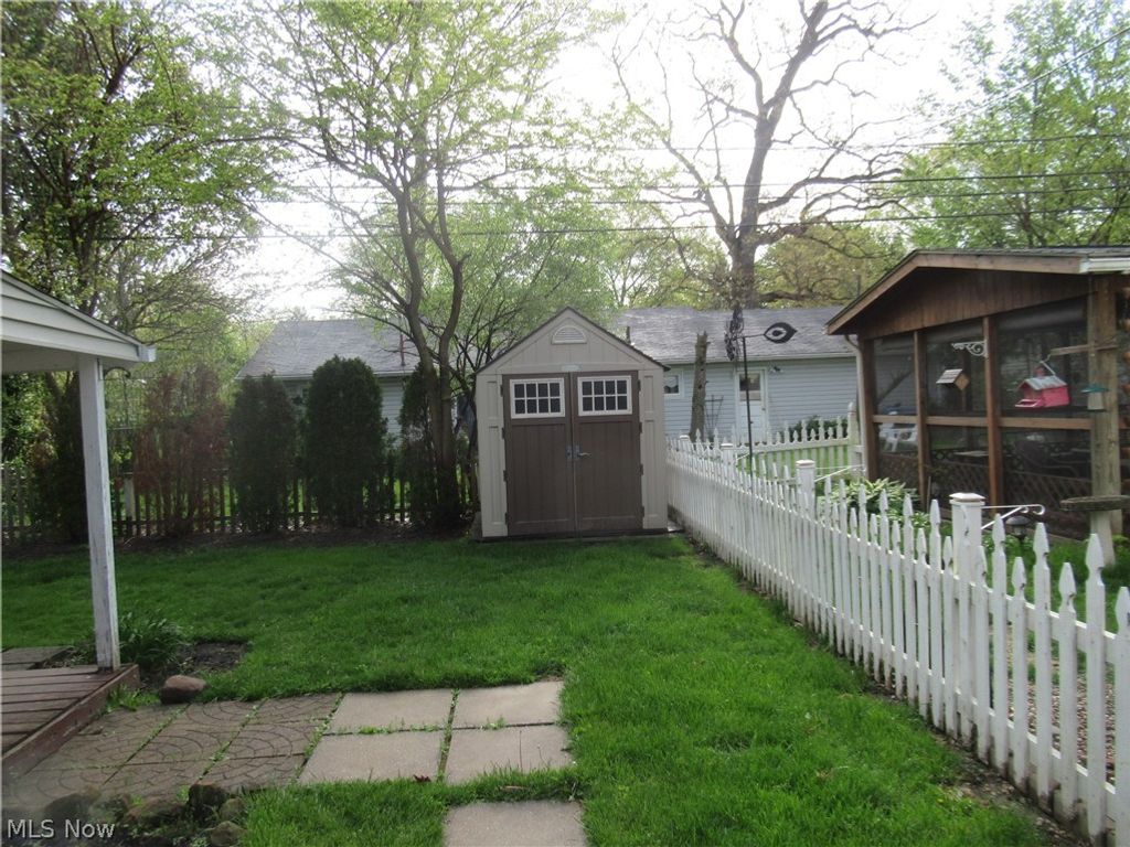 Photo of 173 Forest Boulevard, Avon Lake, OH 44012 (MLS # 5214759)