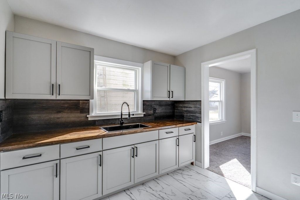 Photo of 2808 Kirby Avenue NE, Canton, OH 44705 (MLS # 5189559)