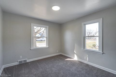 Tiny photo for 2808 Kirby Avenue NE, Canton, OH 44705 (MLS # 5189559)