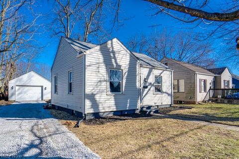 Photo of 2808 Kirby Avenue NE, Canton, OH 44705 (MLS # 5189559)