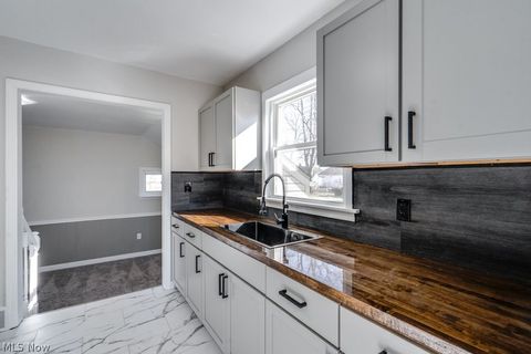 Tiny photo for 2808 Kirby Avenue NE, Canton, OH 44705 (MLS # 5189559)