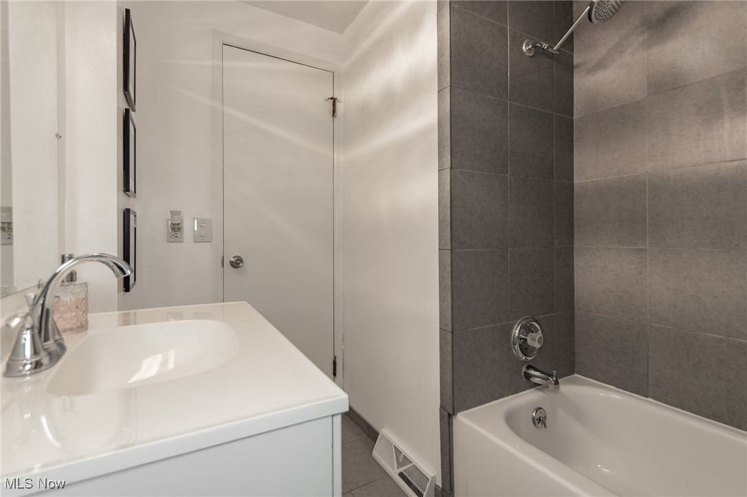 Arlington Arms - Residential