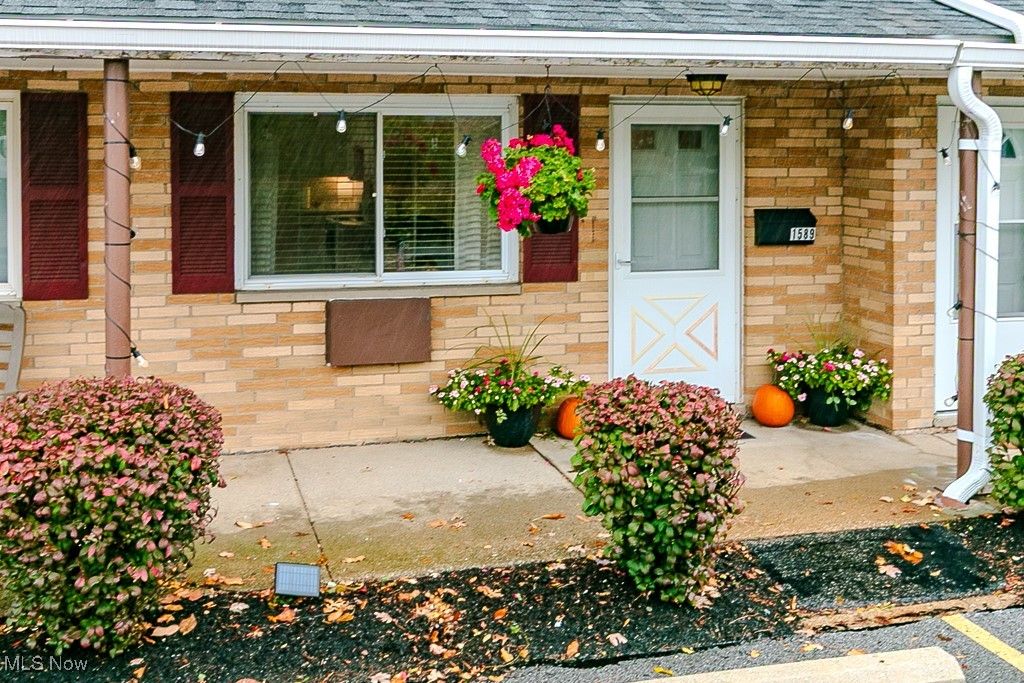 Photo of 1589 Lee Terrace Dr #F7, Wickliffe, OH 44092 (MLS # 5177205)