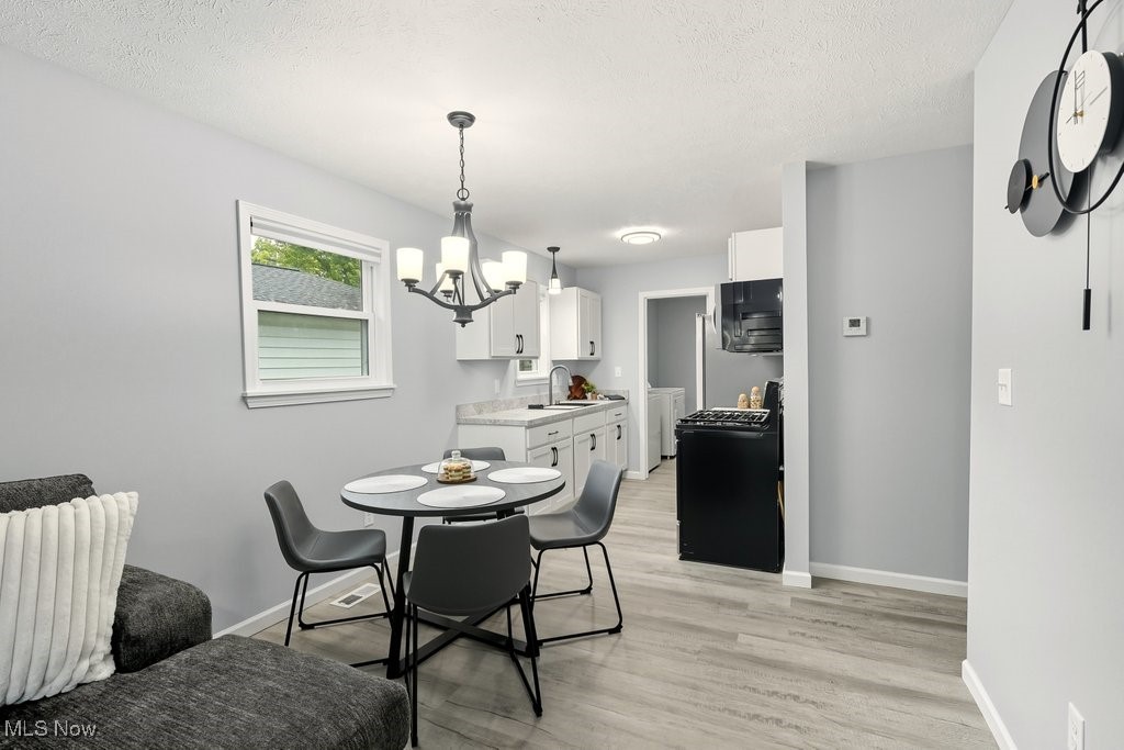 Mentor, Ohio 44060, United States, 3 Bedrooms Bedrooms, ,2 BathroomsBathrooms,Residential,Active,216548