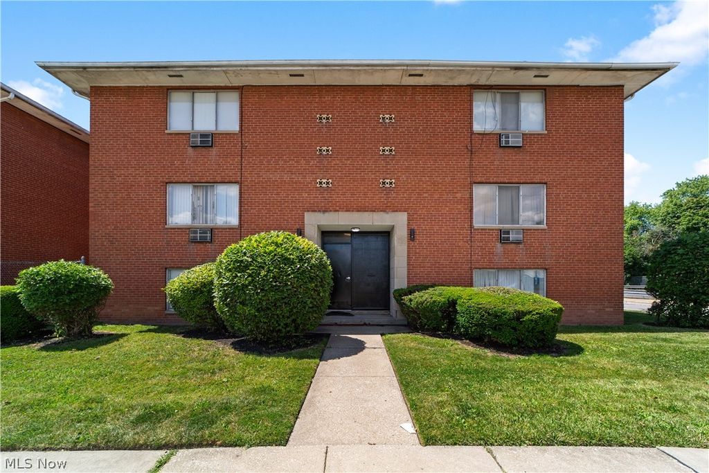 Photo of 4578 E 131st Street, Garfield Heights, OH 44105 (MLS # 5222720)