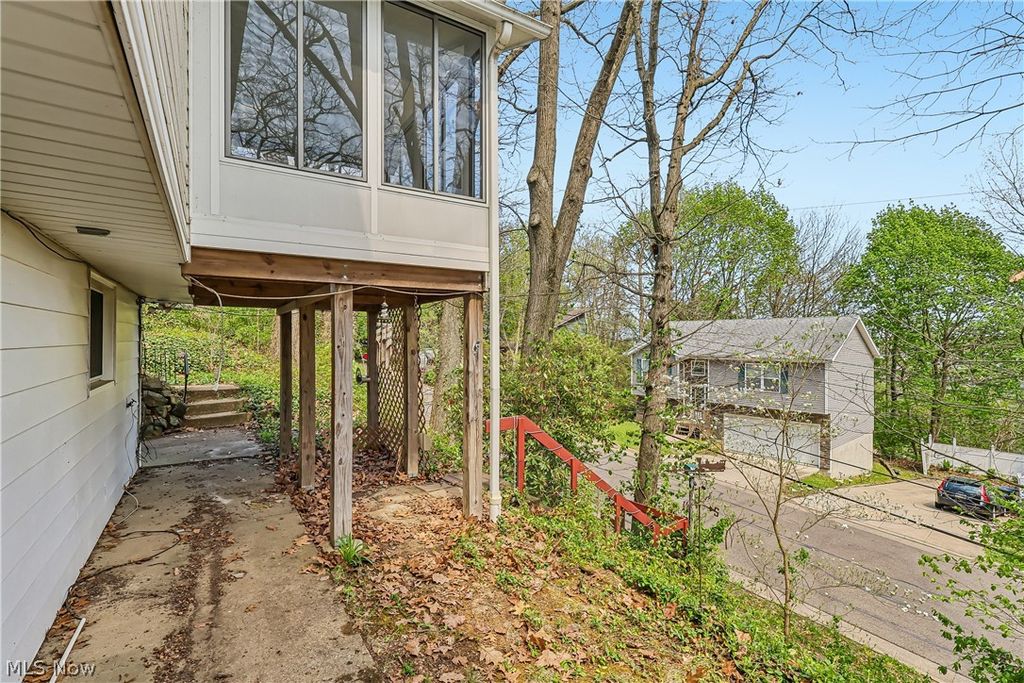 Photo of 2060 6th Street SW, Akron, OH 44314 (MLS # 5203147)