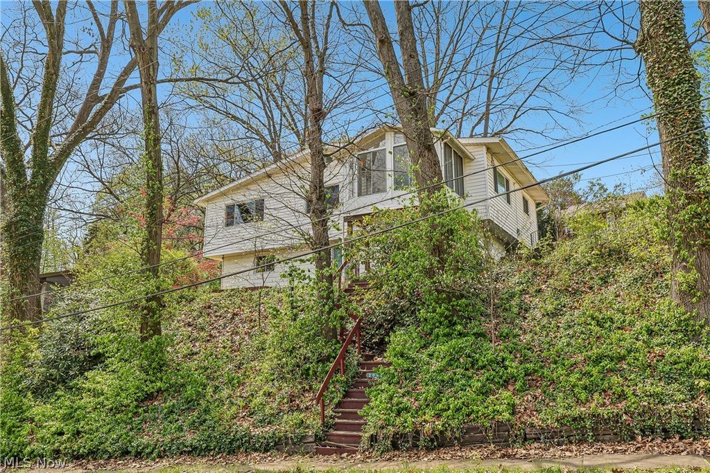 Photo of 2060 6th Street SW, Akron, OH 44314 (MLS # 5203147)