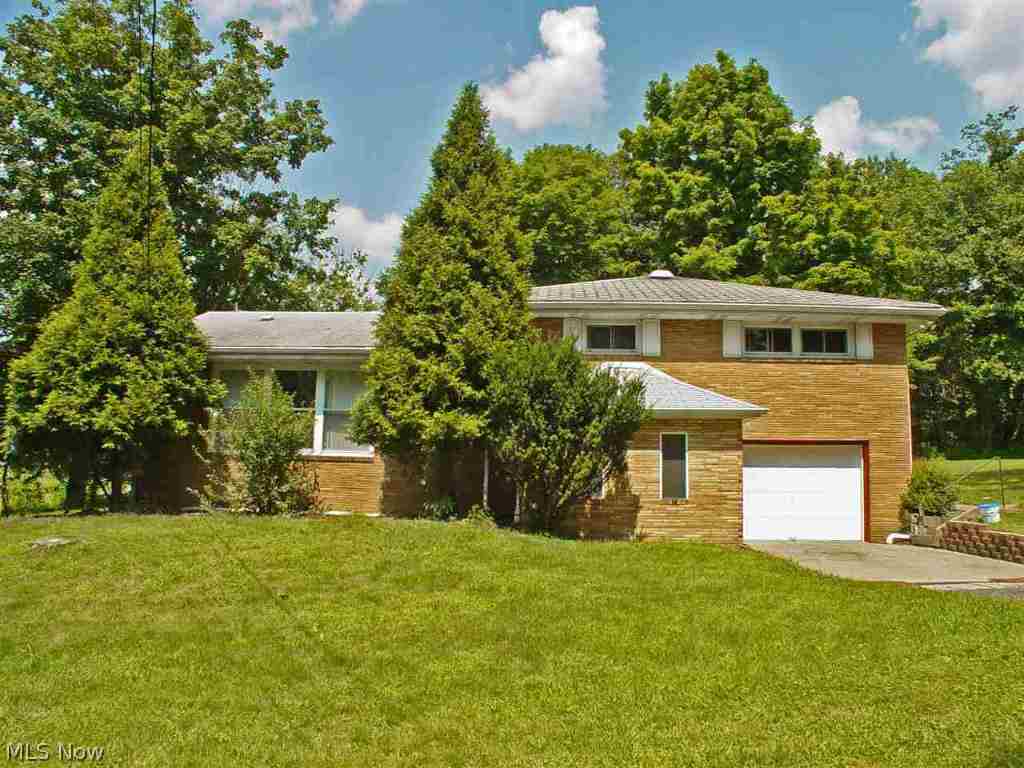 Spacious 3 BR, 3 BA brick home privately located at the end of the road on a double lot. The fam room has a fireplace, bar & sliding doors to a covered back yard patio. Great location in Parkview, close to the pool.