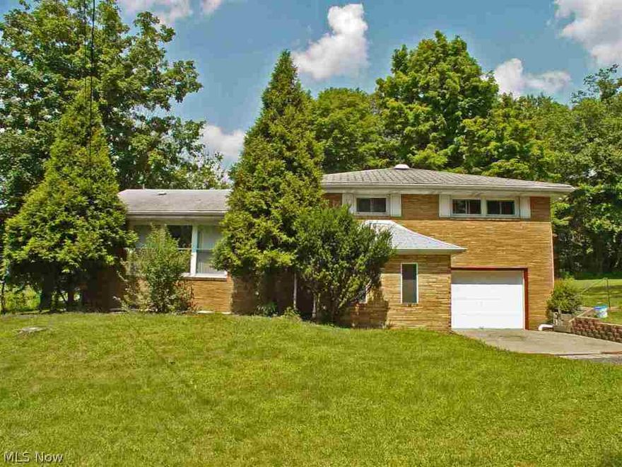 Spacious 3 BR, 3 BA brick home privately located at the end of the road on a double lot. The fam room has a fireplace, bar & sliding doors to a covered back yard patio. Great location in Parkview, close to the pool.