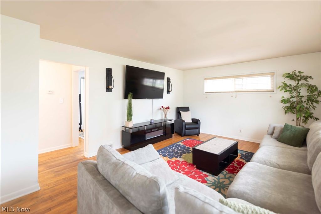 Photo of 1640 Wiltshire Road, Akron, OH 44313 (MLS # 5205027)
