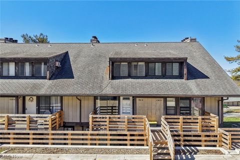 Condo For Sale - 1581 Treetop Trail #26<br/> Akron, OH 44313