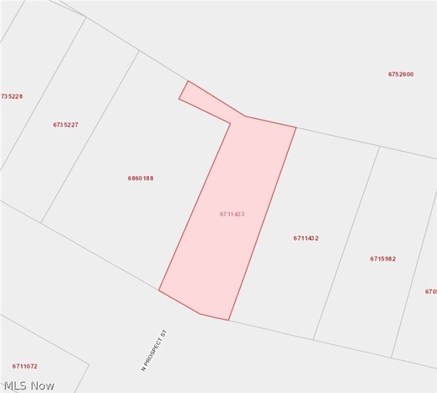 Residential City Lots for sale! Close to everything! Public transportation! Excellent location, bring your buyer!