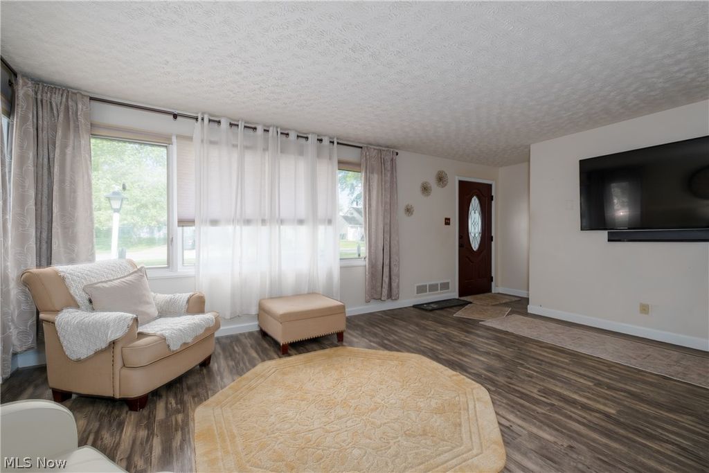 Photo of 2912 Prange Drive, Cuyahoga Falls, OH 44223 (MLS # 5203578)