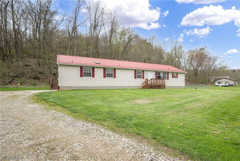 Photo of 5500 Westbrook Street SE, Magnolia, OH 44643 (MLS # 5201022)