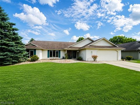 Homes For Sale - 33037 Pebblebrook Drive<br/> North Ridgeville, OH 44039