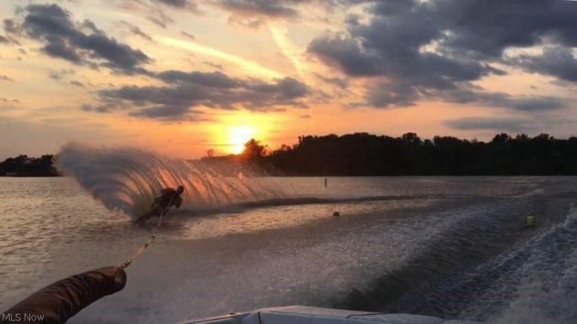 Aurora Shores - Residential