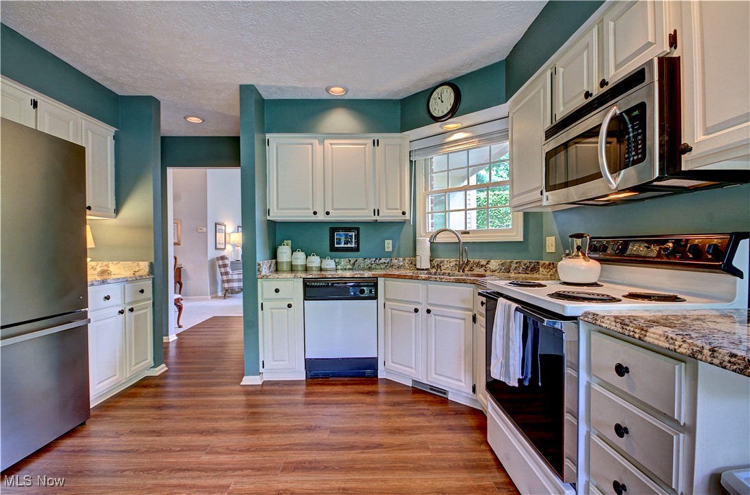 401 Bounty Way, Avon Lake, Ohio image 17