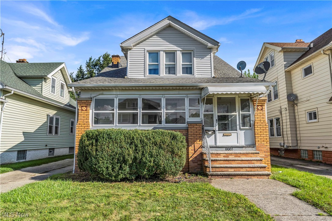 10007 Parkview Ave | DN, Garfield Heights - Spacious 2-bed 1-bath multi-family home! //
$ 995 rent / $ 995 deposit //
$55 application fee per adult //
NO PETS //
NO SMOKING //
1 time $139 non-refundable set up fee paid at lease signing //
$35/month required resident benefit package; can include personal property/liability insurance for an additional $10/month for $45/month total. //
** ** CMHA OK - 2 bdrm voucher; must be prepared with reservation fee to hold the property and moving packet. ** ** //
After application Pre-Approval 1 applicant per household application is required to fill out a PetScreening application, before being about to proceed with placing a Reservation Fee for one of our properties. You will receive a pre-approval for your application and in order to proceed, the PetScreening is required. Even if you have NO pets - this application must be filled out. One time, non-refundable pet fee of $250-600 per animal applies to all pets & must be paid before or when you pay your first month rent. (No fee for qualified assistance animals). //
Our application is processed through secure site: Findigs, and they require ID and income verification. Without this, your application will not be processed. They offer 24/7 chat support on their application directly if you have any questions. //
BEDROOMS:2 //
BATHROOMS:1 //
APPLIANCES PROVIDED: Fridge and stove //
UTILITIES / RESIDENT RESPONSIBILITY: Resident pays gas and electric and is responsible for snow removal. //
Serious inquiries only.