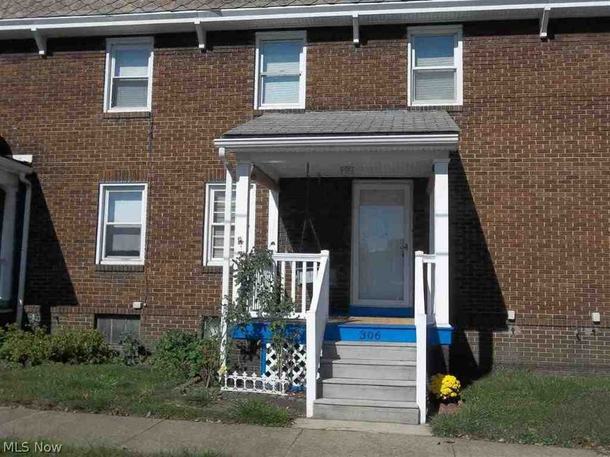 WHY PAY RENT, WHEN YOU CAN OWN ! BRICK ROW HOUSE HAS UPDATED WINDOWS, C/A, FDR, EQUIPPED KITCHEN. WASHER/DRYER ALSO STAYS. COVERED FRONT PORCH. HOME SHOWS PRIDE OF OWNERSHIP ! MUST SEE TO APPRECIATE !