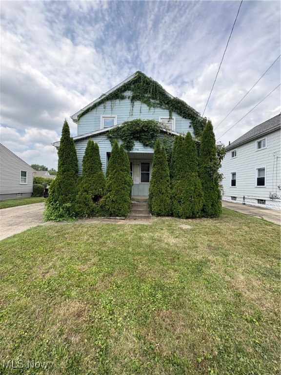Located in Struthers is this 3 Bed/1.5 Bath House. Large living area and kitchen. All 3 rooms and full bathroom is on the upper level. There is a full unfinished basement with half bath and washer/dryer connections. Monthly rent is $1,150.00 plus tenant pays all utilities. Full security deposit of $1,150.00 and first month rent is due before an approved tenant can move in. No smoking, no pets and no Section 8.