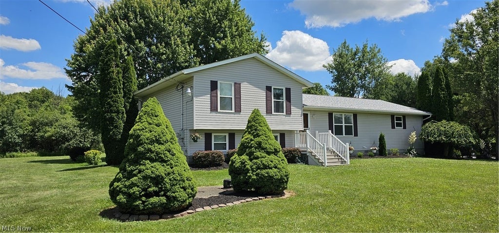 Photo of 2800 S Leavitt Road SW, Warren, OH 44481 (MLS # 5224930)