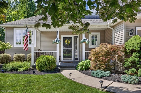 Homes For Sale - 38408 Piccadilly Square<br/> Willoughby, OH 44094