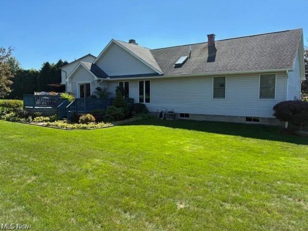 Photo of 6581 COUNTRY RIDGE Drive, Austintown, OH 44515 (MLS # 5187975)