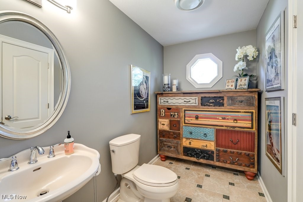 3621 N Shore Drive, Akron, Ohio image 15