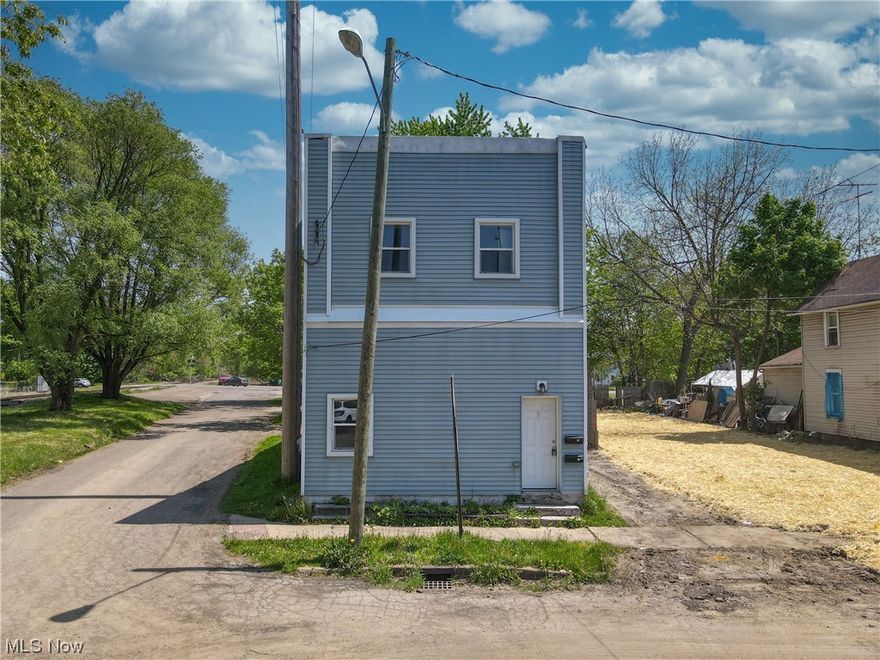 Don't miss the opportunity to own this beautiful duplex in the heart of Barberton, previously rented for $1,850/month total: $850 downstairs, $800 upstairs. New flooring downstairs, roof replaced March, 2023. This home would be a great opportunity for an owner-occupant to offset expenses with rental income, or as an investment property.

The downstairs unit features 3 bedrooms, 1 bathroom, laundry in-unit. Upstairs unit has 2 bedrooms, 1 bathroom, large eat-in kitchen, and laundry in-unit.