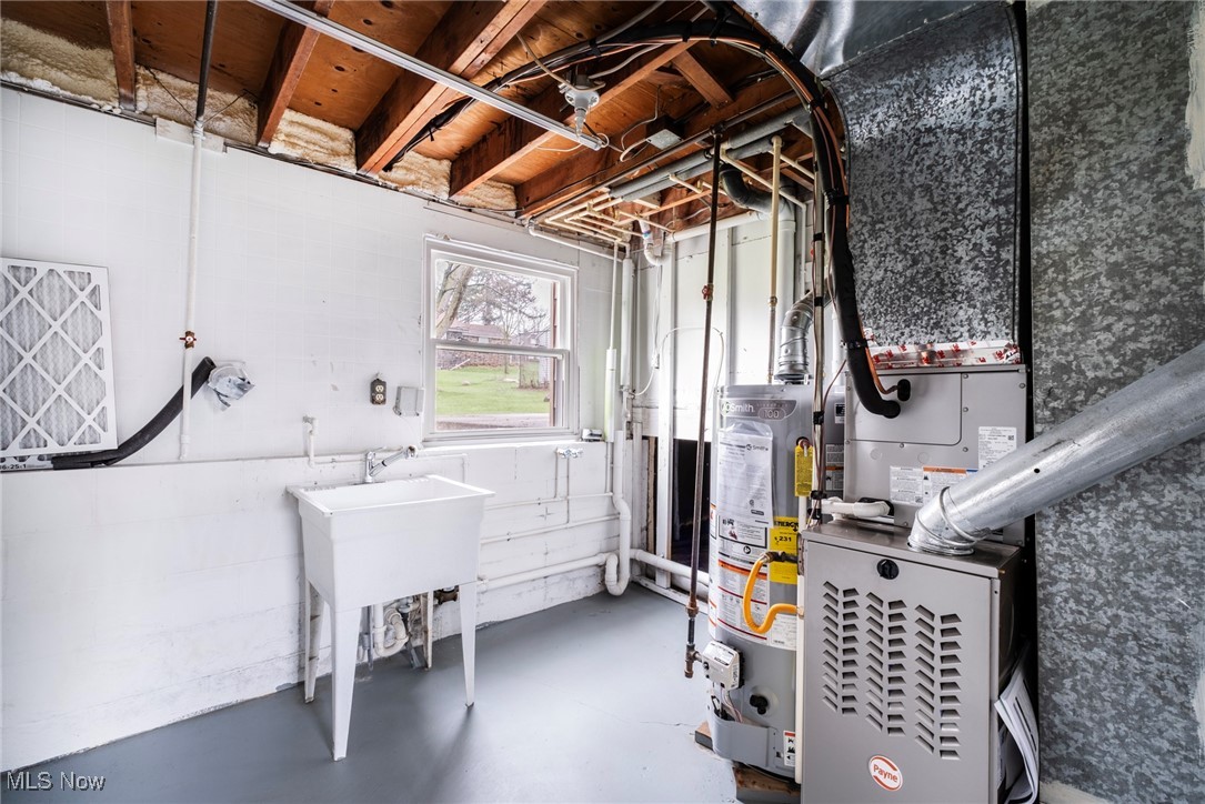 251 Harold Lane, Campbell, Ohio image 34