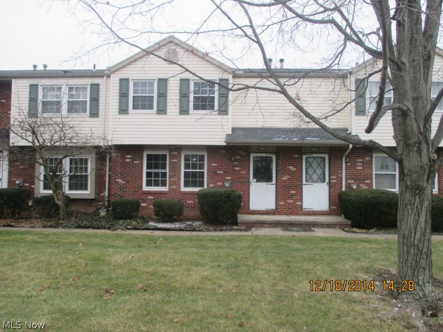 2 Bedroom, !.5 Bath Condo with Full Basement and Built in Garage. Upper Deck off Living Room, Laundry in Basement. Tennis Courts. Great Location near Freeways, Metro Bus, Shopping, Schools, and many other Area Amenity. Great Opportunity for maintenance free living! Don't miss this one! Property is to be Sold AS-IS, seller has no reports or disclosures. Buyer is responsible for researching all information, bylaws and restrictions for end usage, taxes, and assessments. Seller will not pay for inspections or buyers close cost. Property must be on the market for a minimum of 7 days before offers are reviewed. Agents see Broker remarks for offer instructions and requirements. Attached Offer Acknowledgement must be signed by selling agent and is required for ALL OFFERS.