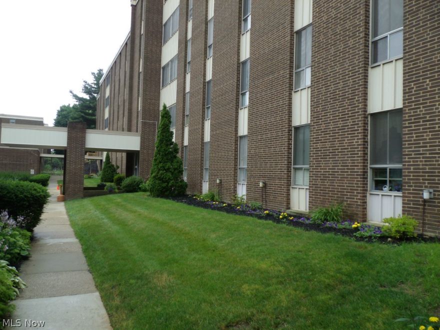 Treetop views! Immaculate 3 bedroom, 2 bath, corner unit location. Remodeled kitchen with Maple cabinets & reverse osmosis system, remodeled baths and new carpets. Enclosed Sun Porch. Open floor plan. Closet organizers in all closets. Master bedroom bath has walk in shower. Garage space #7. Community features include pool, party room, exercise room, bocce ball court and clubhouse. All utilities and cable are included in monthly fee.