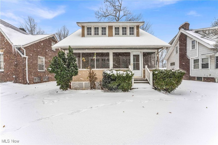 Single-family investment property with 3 bedrooms, 1 full bathroom and basement. Outside is an enclosed front porch. Great addition to any rental portfolio!