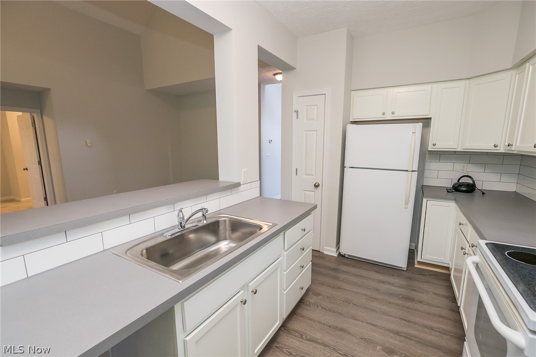 Creekside Of Pleasant Lakes - Residential