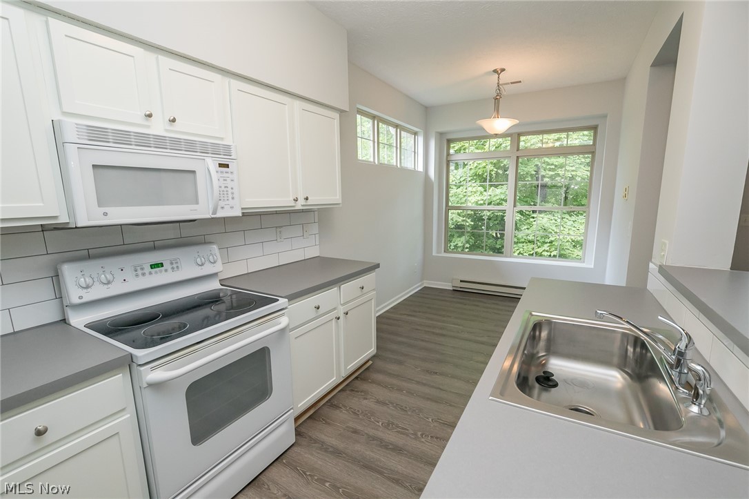 Creekside Of Pleasant Lakes - Residential