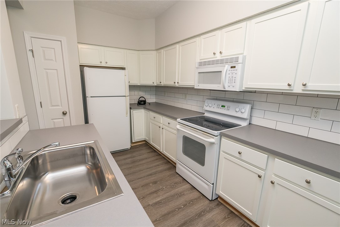 Creekside Of Pleasant Lakes - Residential