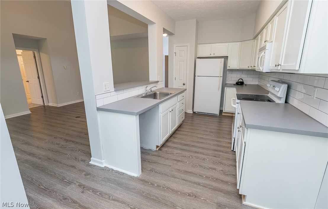 Creekside Of Pleasant Lakes - Residential