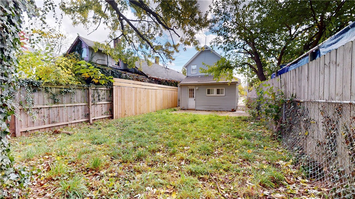 Cleveland, Ohio 44113, United States, 3 Bedrooms Bedrooms, ,1 BathroomBathrooms,Residential,Active,230355