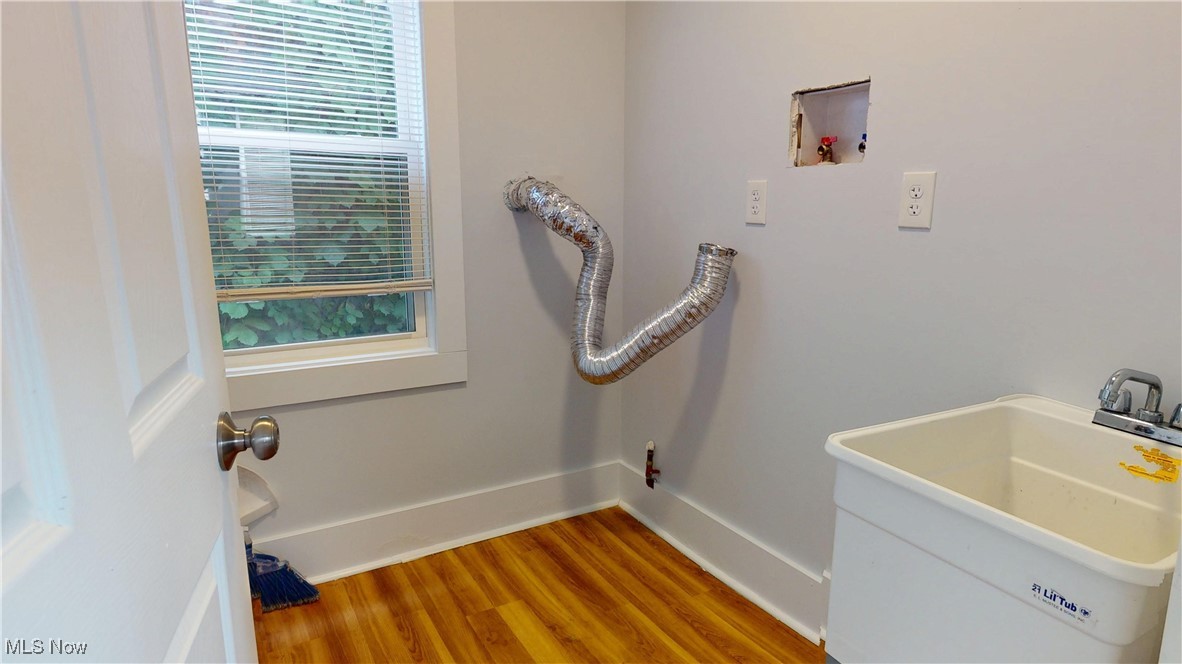 Cleveland, Ohio 44113, United States, 3 Bedrooms Bedrooms, ,1 BathroomBathrooms,Residential,Active,230355