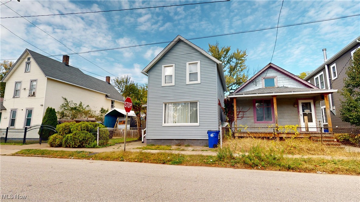 Cleveland, Ohio 44113, United States, 3 Bedrooms Bedrooms, ,1 BathroomBathrooms,Residential,Active,230355